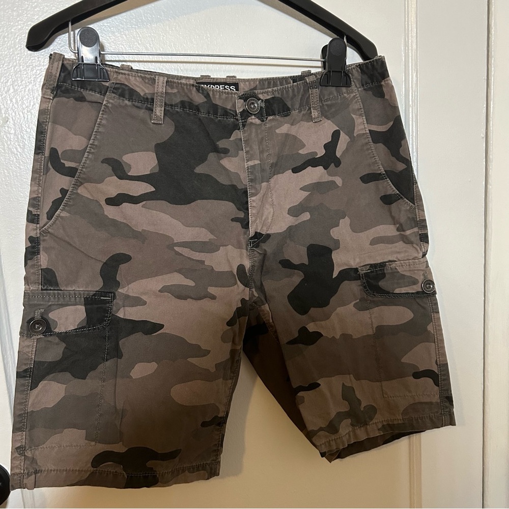 Express Camouflage cargo shorts